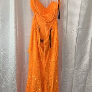 I’m selling a prom dress that I only wore once is bright orange and sparkly ✨